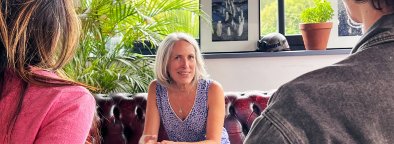 Photo de Maryse Ménec pour illustrer le formulaire de contact